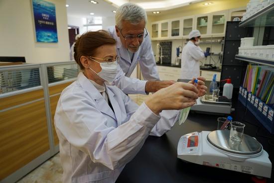 3)渠道：构筑“线化妆品板块线%；线%