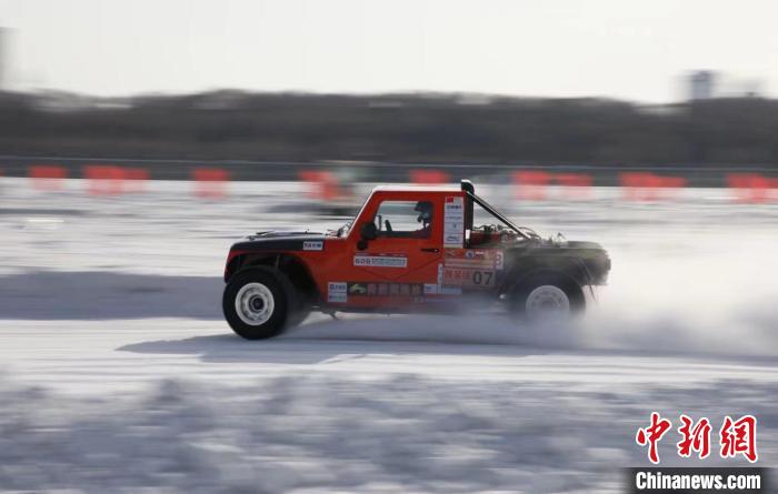 2024中俄界江黑龙江国际冰雪汽车挑战赛在黑河开