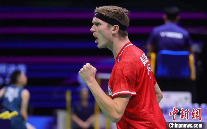 名将惺惺相惜：汤姆斯杯桃田贤斗与安赛龙互道