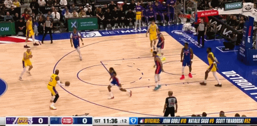 东契奇砍32+7+6创里程碑 湖人客场惜败活塞终结连