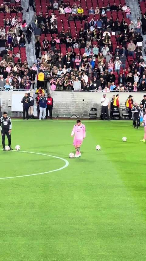 巴萨7-2大胜纽卡诺坎普沸腾 梅西现身迈阿密训练