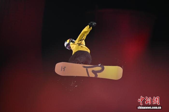 苏翊鸣首钢再夺单板大跳台金牌 刘梦婷摘女子自